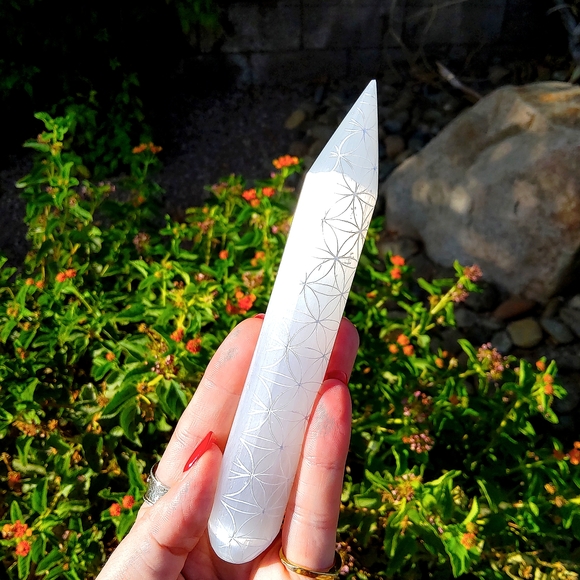 Luminous Thick Selenite Wand Etched with Flower of Life - Picture 4 of 13